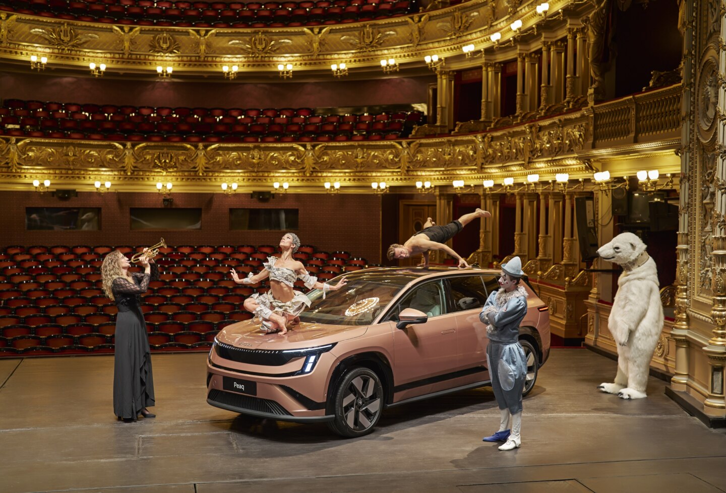 Škoda продлила поддержку Национального театра Чехии и предоставит ему восемь автомобилей