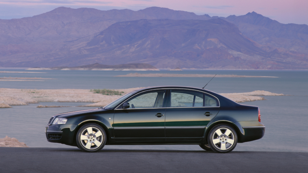 Современному Škoda Superb исполнилось 25 лет: от первого V6 до гибридов